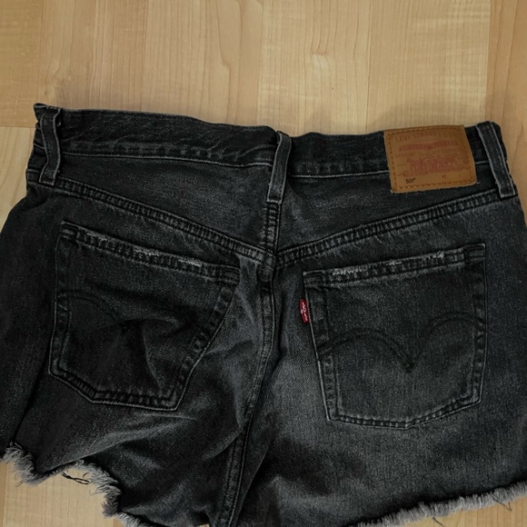 Levi High rise Shorts - Picture 2 of 2